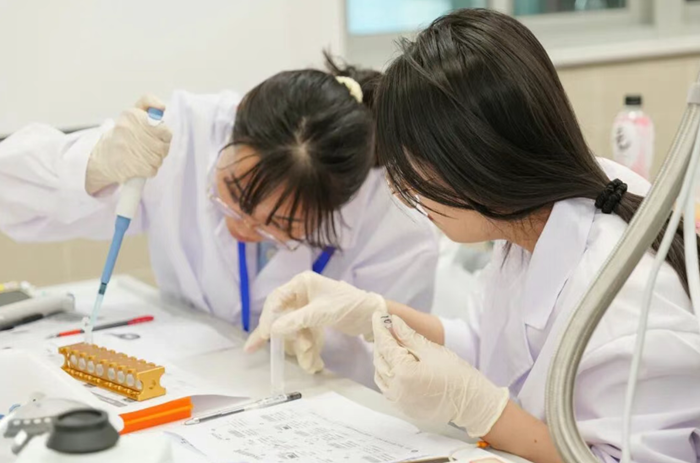 跨域聚智·协同赋能——记长三角地区普通高中教师生物信息学实验专题研训活动